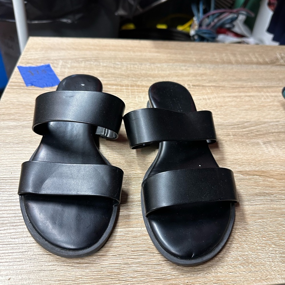 Lauren Conrad black sandals size 7
